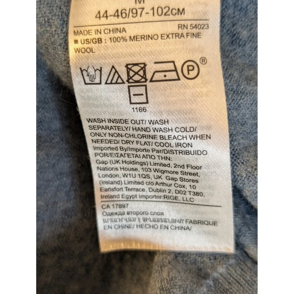 Banana Republic Men's Medium Extra Fine Merino Wool V Neck Pullover Blue Sweater